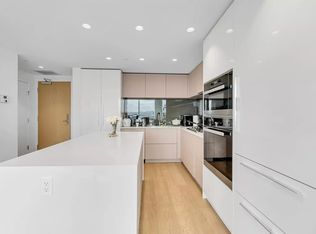 1632 Lions Gate Ln #1502, North Vancouver, BC V7P0C5