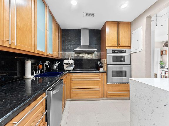 5th image of 1401 NE 5th Terrace