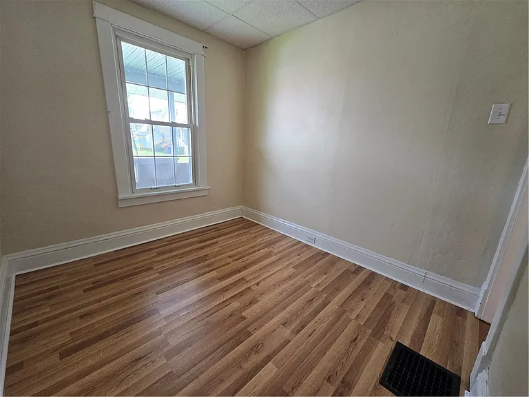 1106 Bechtel St — Photo 11