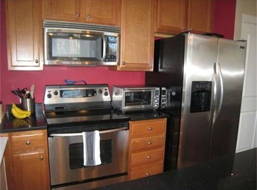 4th image of 145 Glenwood St Unit 208