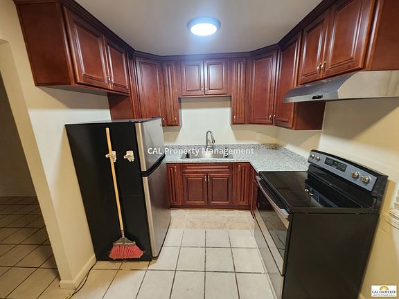 3rd image of 938 Illinois Ave APT 15