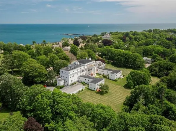 553 Bellevue Ave APT 1, Newport, RI 02840