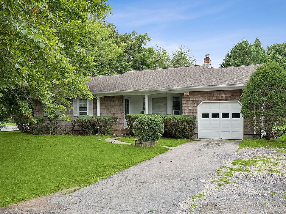 1st image of 1 Boxwood St
