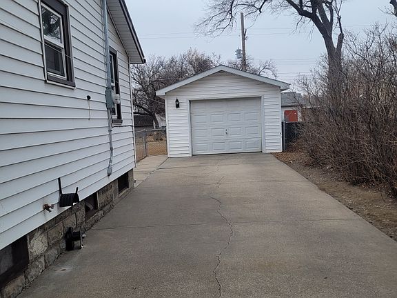 4th image of 1418 W 5th St