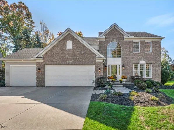 9970 Forest Lake Dr, Twinsburg, OH 44087
