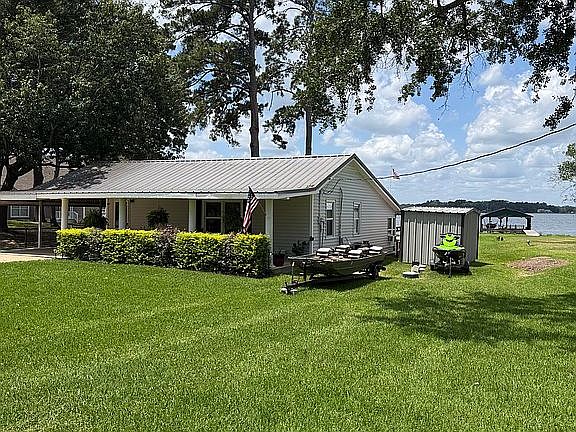 3rd image of 1040 County Road 184