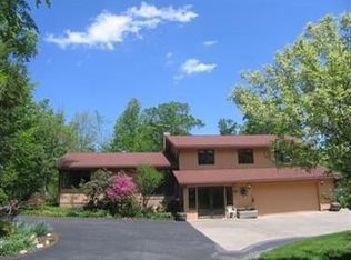 5823 Richmond Rd, Solon, OH 44139