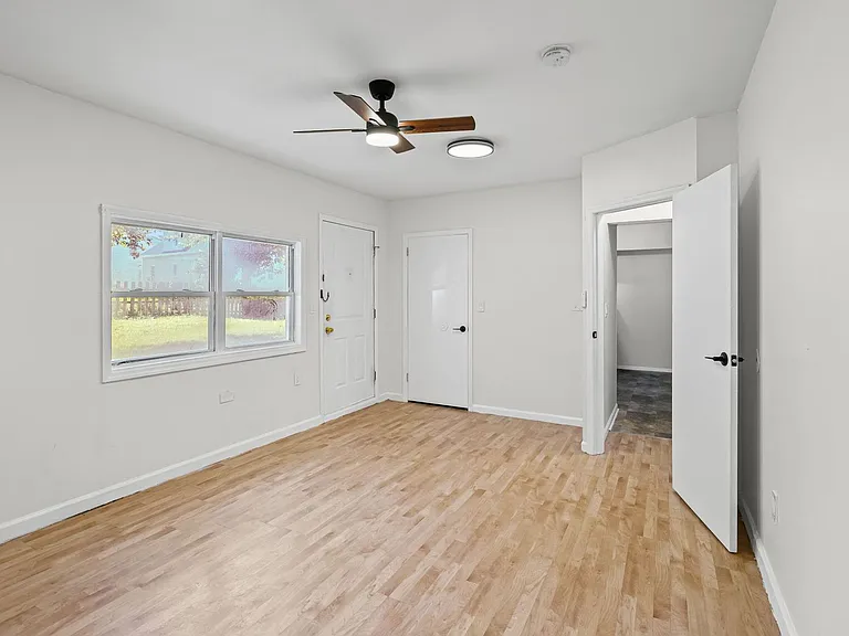 2451 Albany St — Photo 12