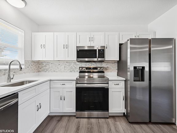 4th image of 762 SE Prima Vista Boulevard