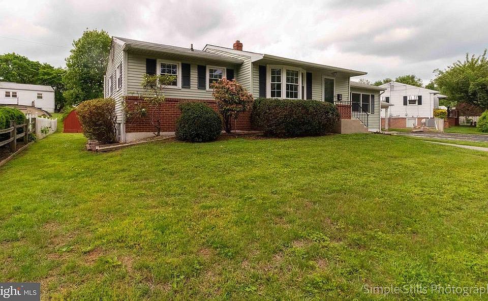 1st image of 108 Phyllis Dr