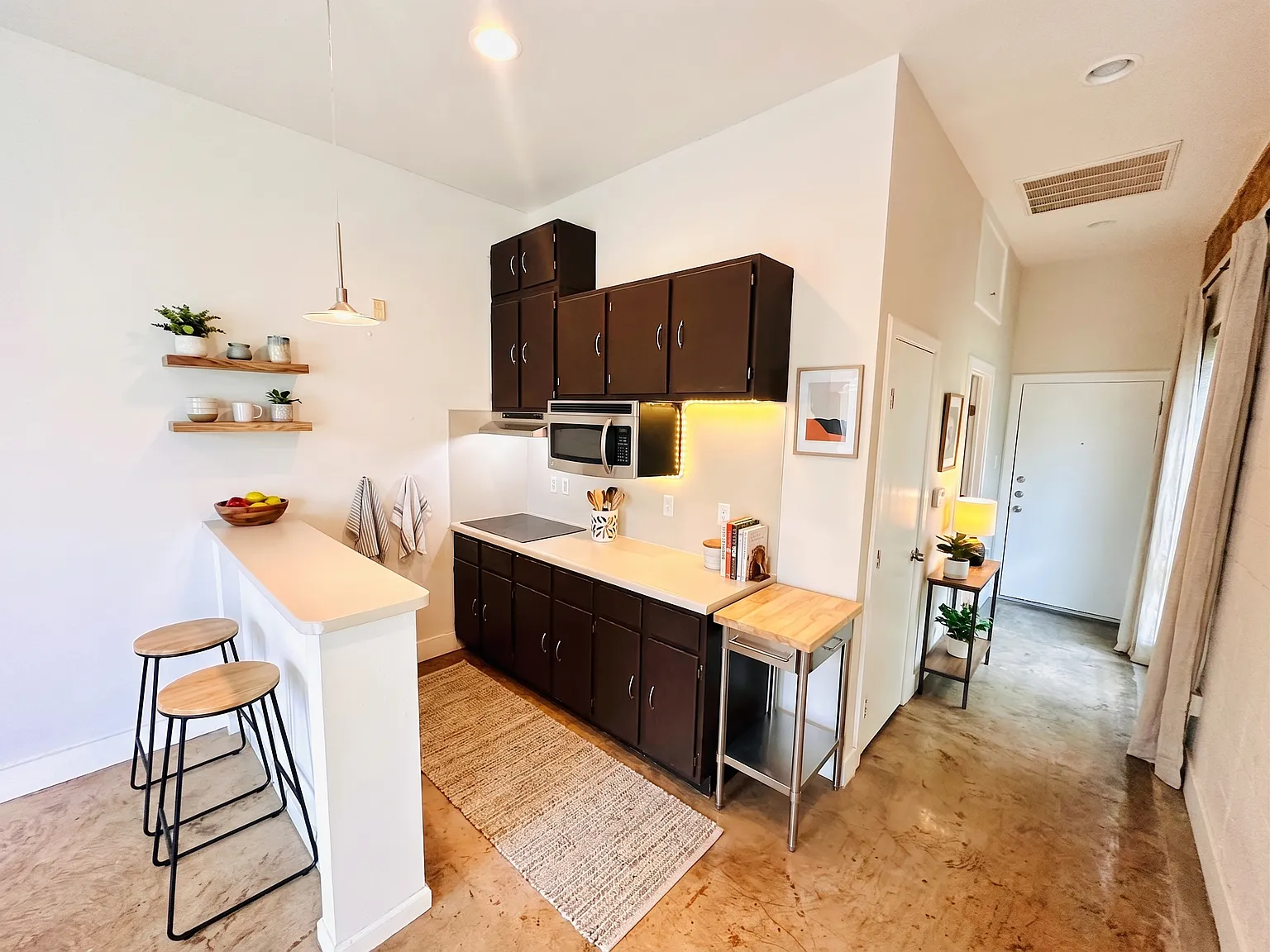 Studio, 450 sqft, $850 — Photo 2