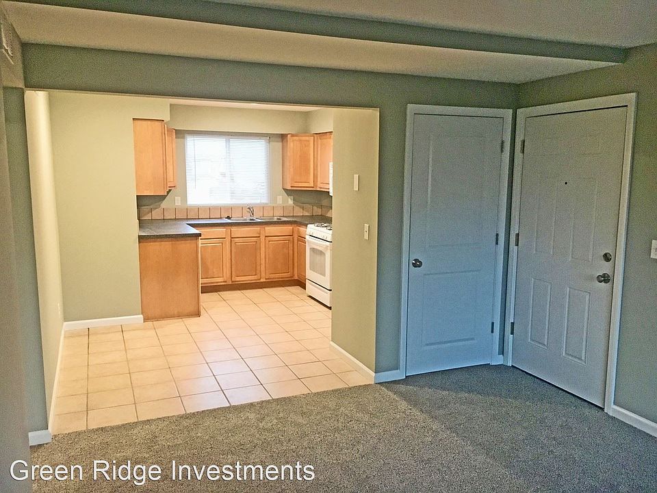 1st image of 835 Grand Ave NE APT D