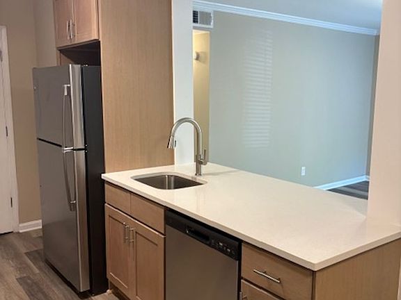 4th image of 1920 5th St #16