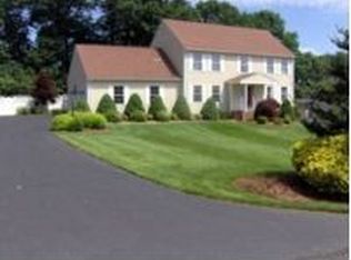 10 Fieldside Dr, Cumberland, RI 02864