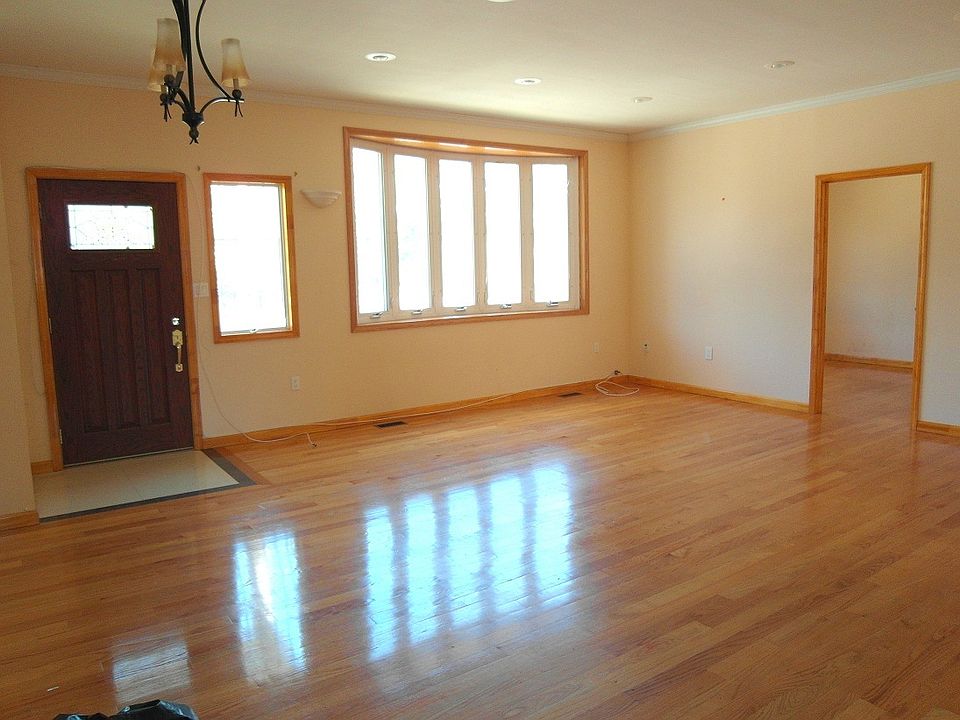 2nd image of 5622 197th St