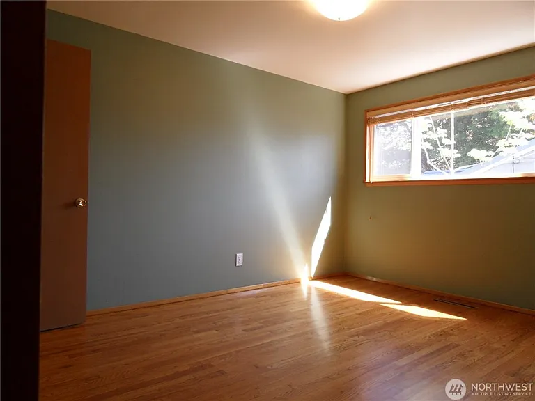 10210 NE 23rd St — Photo 11