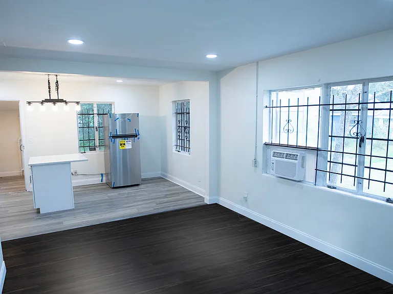 1355 W 13th St — Photo 2
