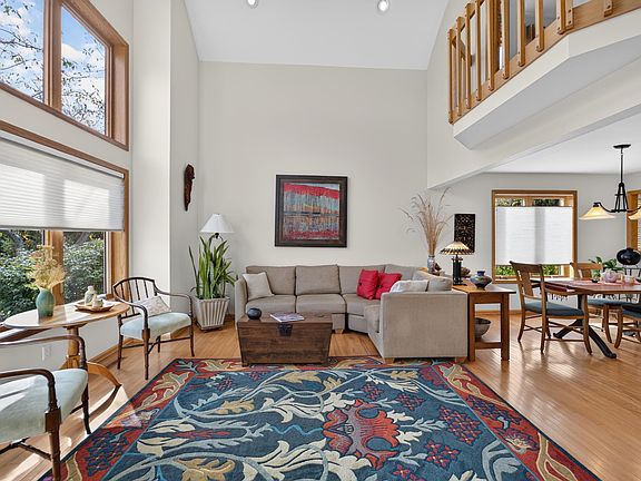 4th image of 210 Jenna Dr