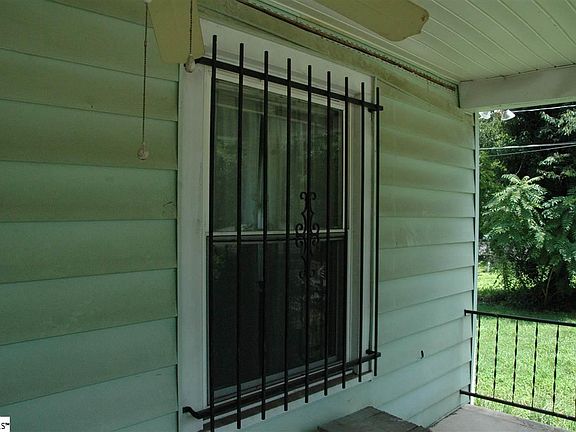 4th image of 118 Arlington Ave