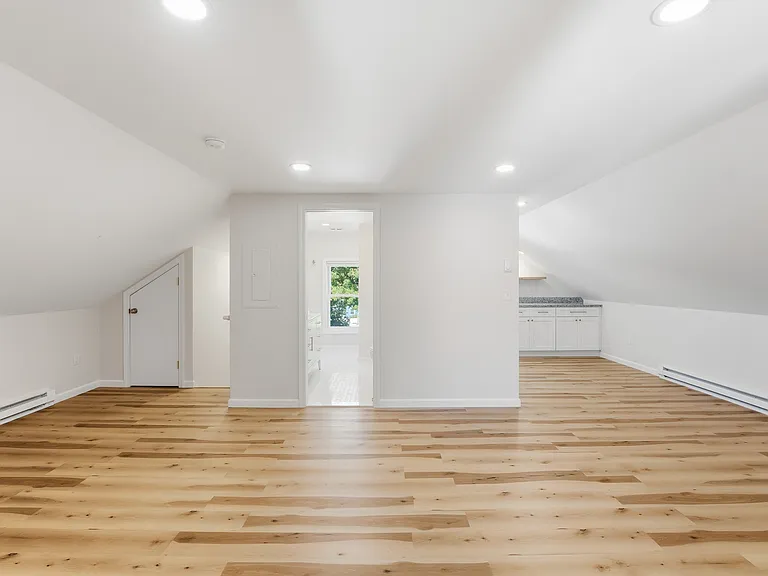 22 Vernon St #3 — Photo 11