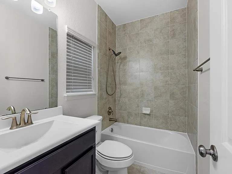 458 N Live Oak St — Photo 24