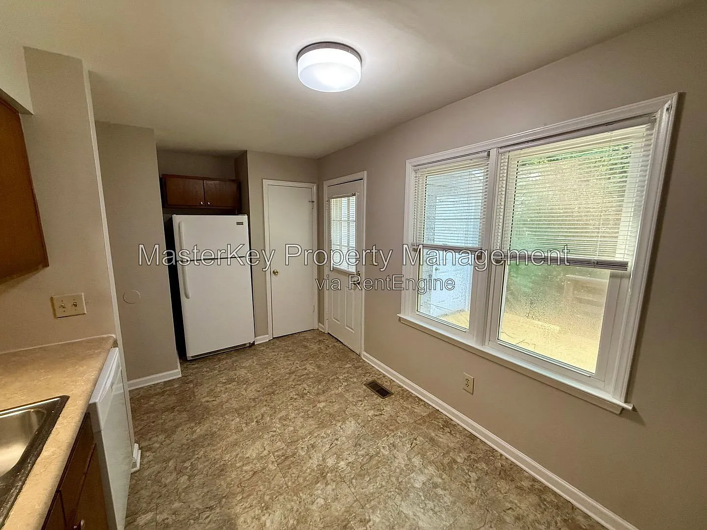 2 bed, 2.5 bath, 1050 sqft, $1,425 — Photo 4