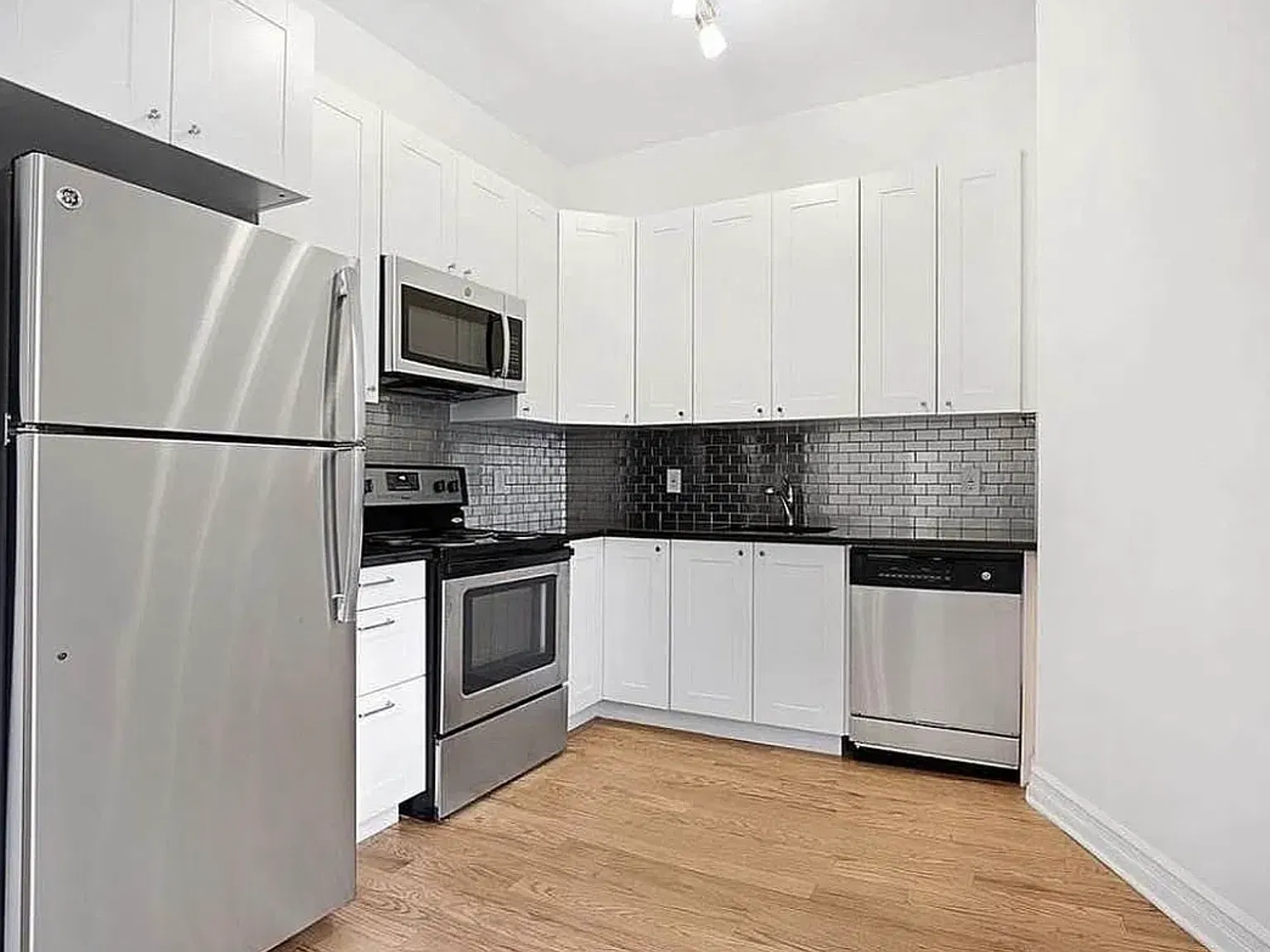 570 Jefferson Avenue — Photo 2