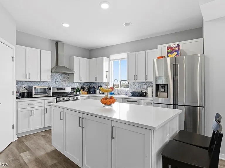 402 Jefferson Ave — Photo 5