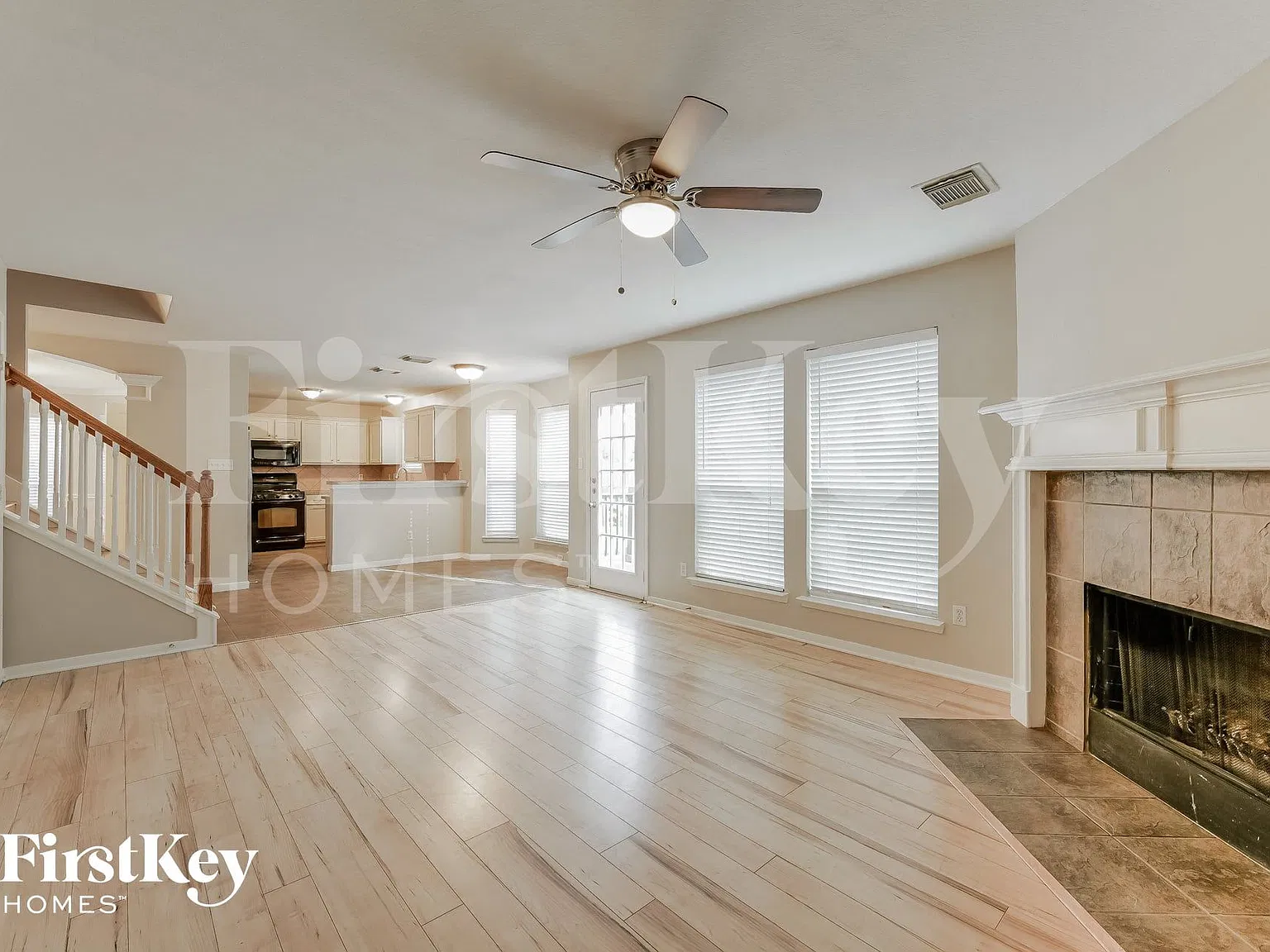 3 bed, 2.5 bath, 2294 sqft, $2,605 — Photo 3