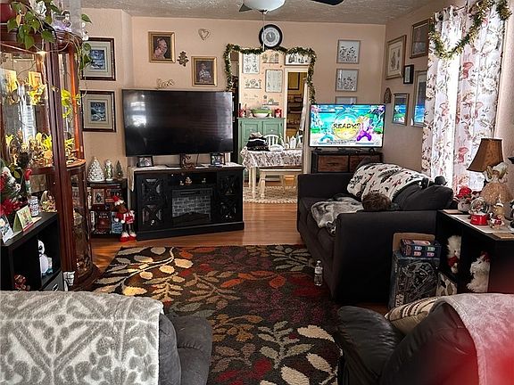 3rd image of 510 E 25th St
