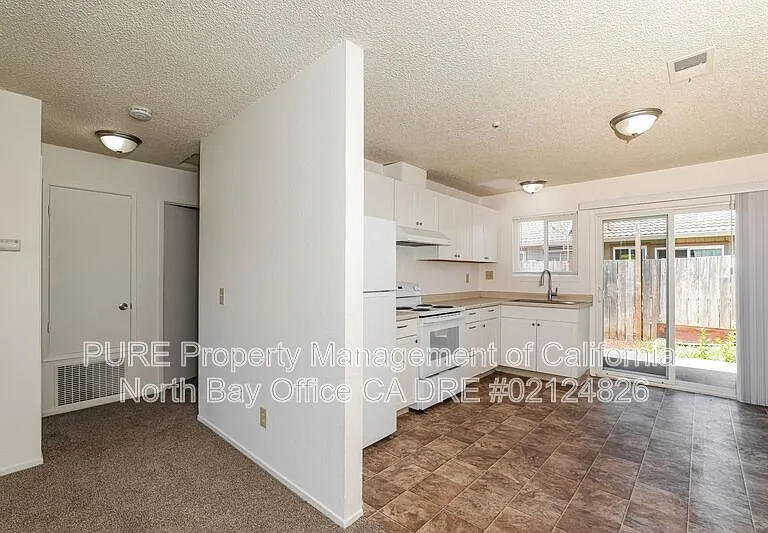 1603 Corby Ave #8 — Photo 3