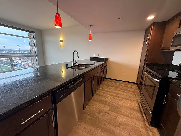 Galaxie High Rise Apartments — Photo 24