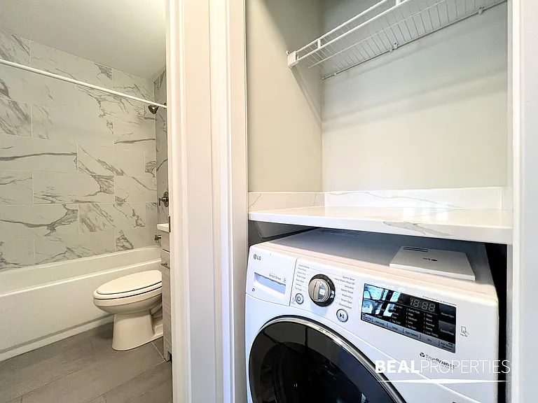445 W Barry — Photo 89