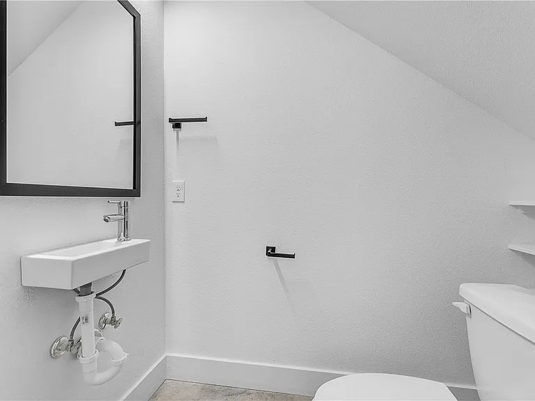 3008 Alpha Wolf Ct — Photo 18