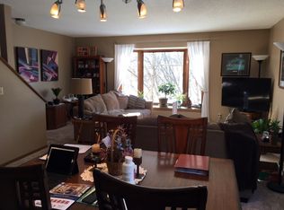 2412 Mendelssohn Ln, Golden Valley, MN 55427