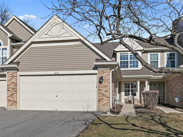 2834 Effingham Ct, Schaumburg, IL 60193