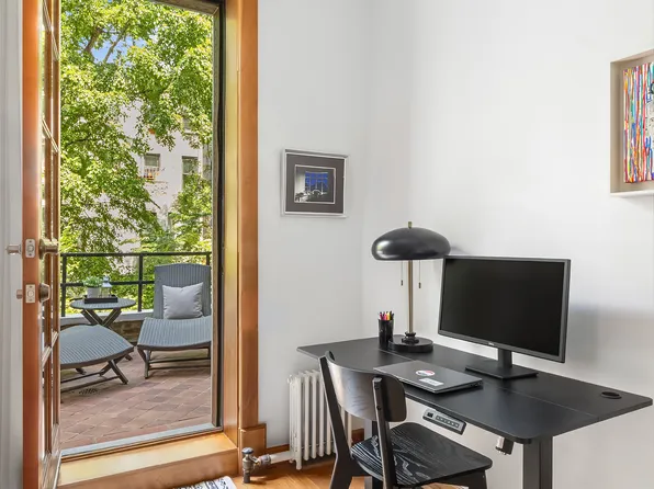 27 West 82nd Street image 6 of 10