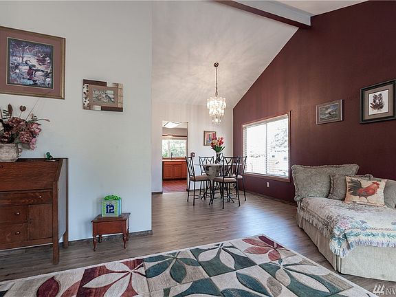 5th image of 315 Evergreen Ln
