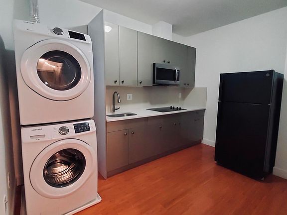5th image of 1032 Wood St #4