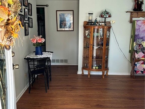 2nd image of 109 N Lincoln Avenue