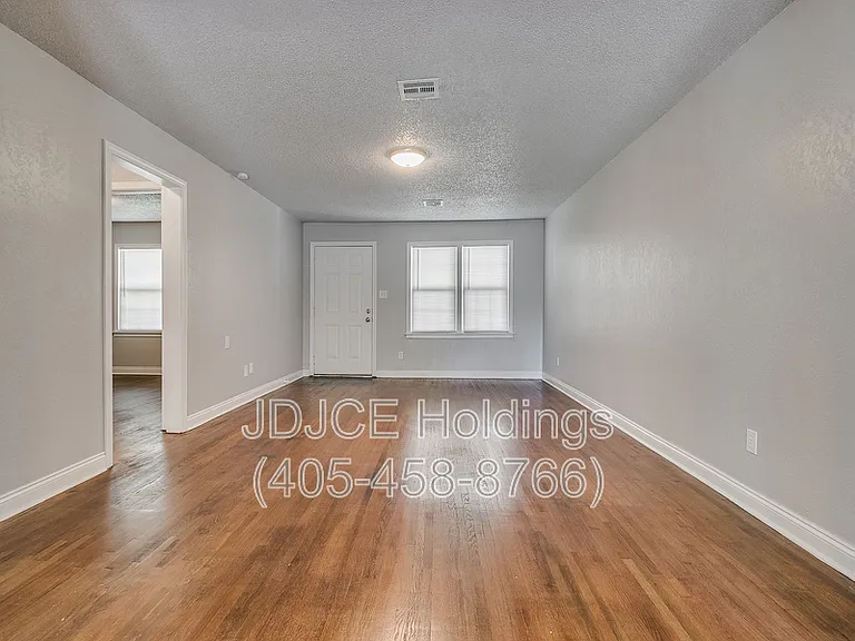 122 W Marshall Dr — Photo 3