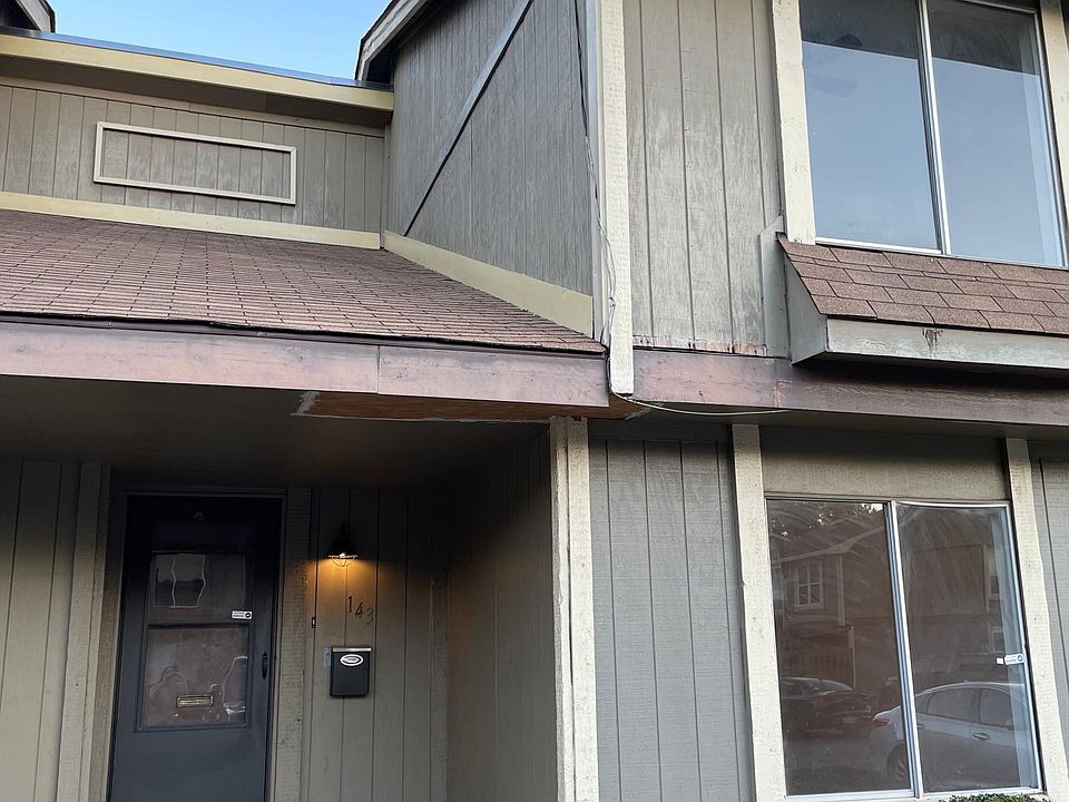 1st image of 143 Stoneridge Dr