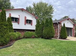 45162 Forest Trail Dr, Canton, MI 48187