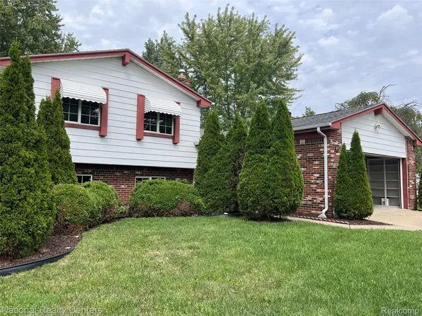 45162 Forest Trail Dr, Canton, MI 48187
