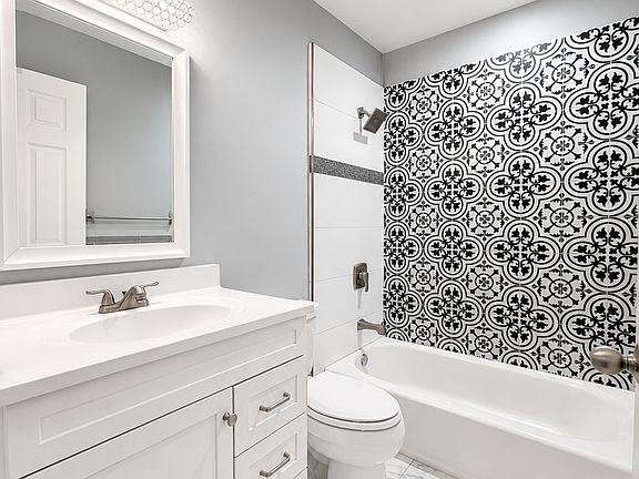 5th image of 14949 Lakeview Dr APT 102