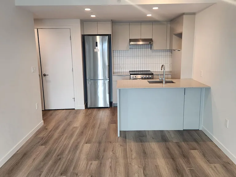 551 Emerson St — Photo 32
