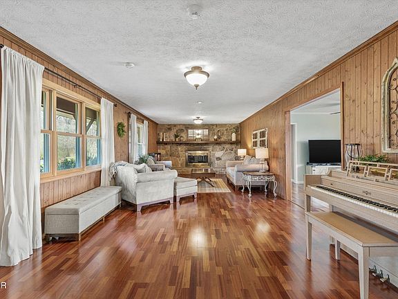 5th image of 384 Stephens Rd