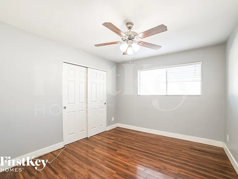 1519 W 6th St — Photo 10