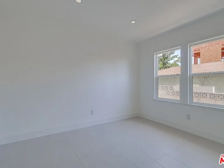 1318 S Longwood Ave — Photo 24
