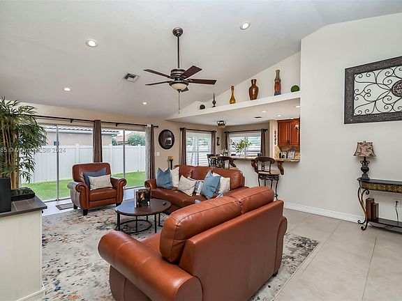 5th image of 6425 NW 54th St